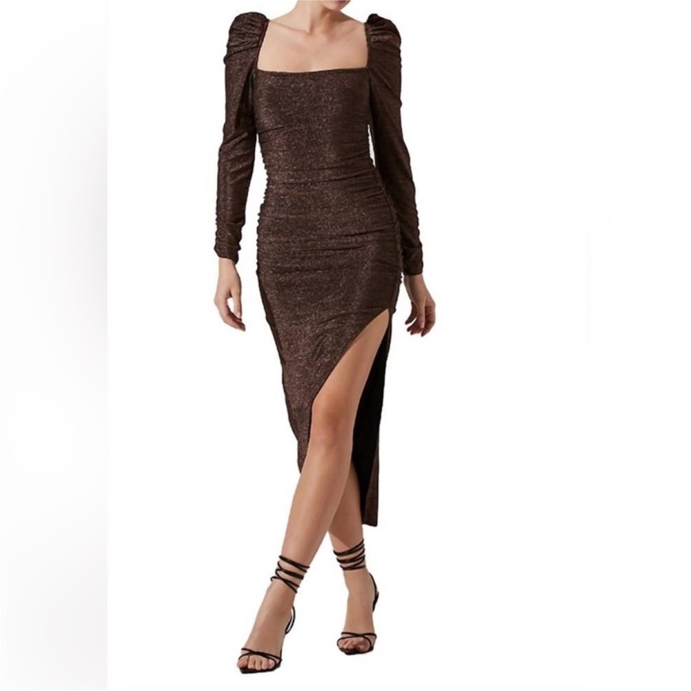 ASTR the Label Vanozza Dress
Brown Metallic
Size Large worn once!